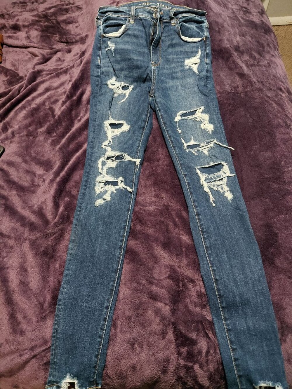 American Eagle Super Hi-Rise Jeggings Size 8 Long Distressed Ripped Jeans